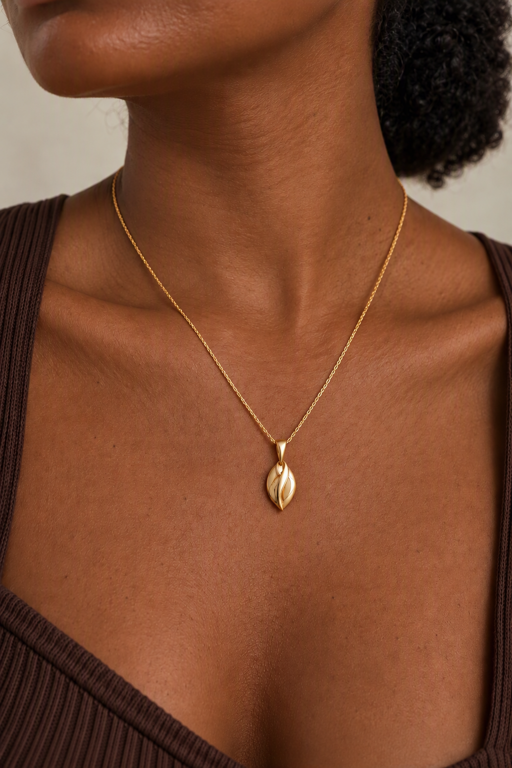 Gold Pendant Necklace | Water-Resistant 18K Gold | Hypoallergenic | ALTRILA